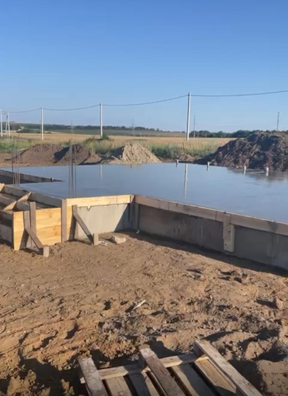 Сейчас строим в Крыму, в поселке Приморском, дома 75м2