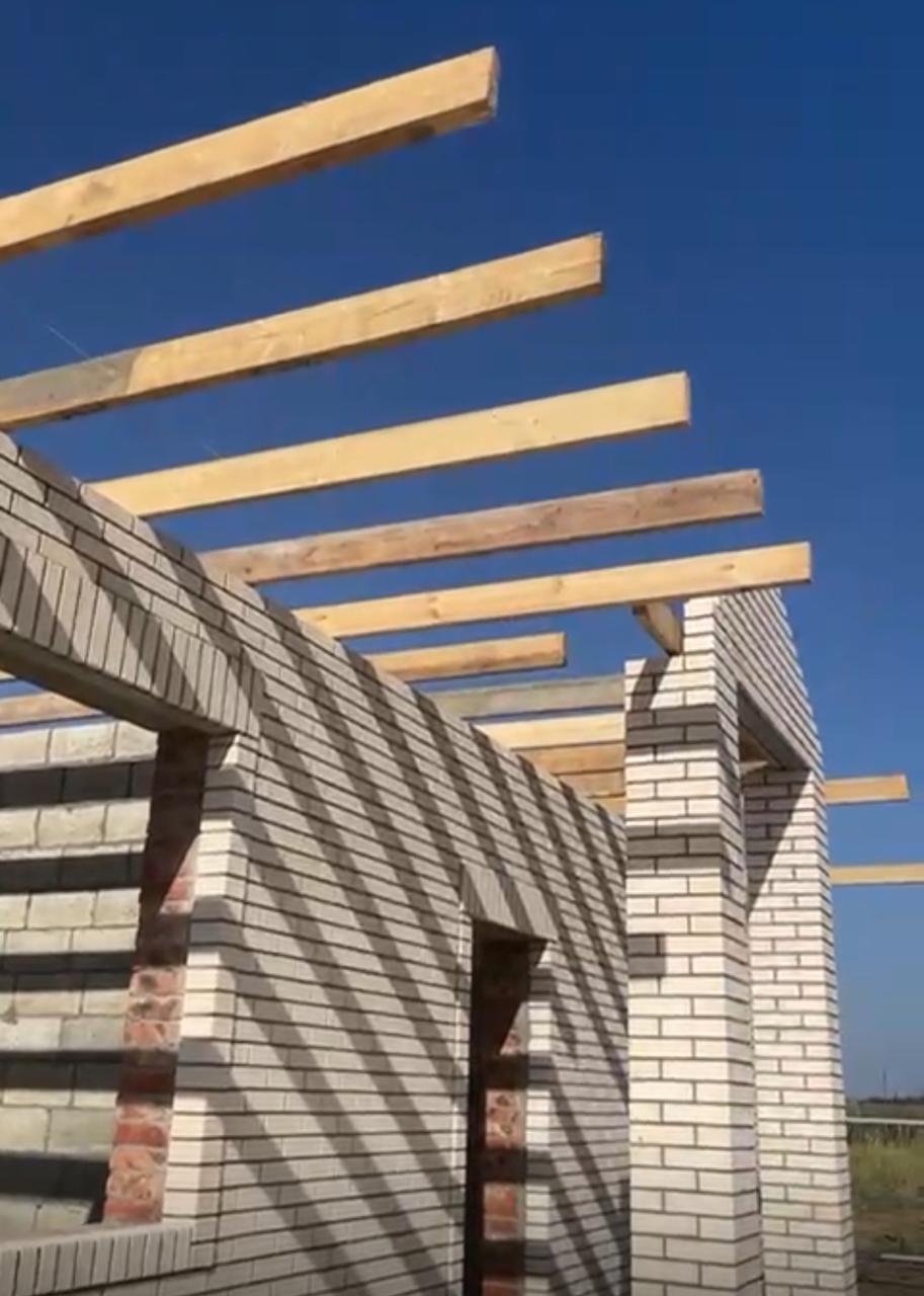 Сейчас строим в Крыму, в поселке Приморском, дома 75м2