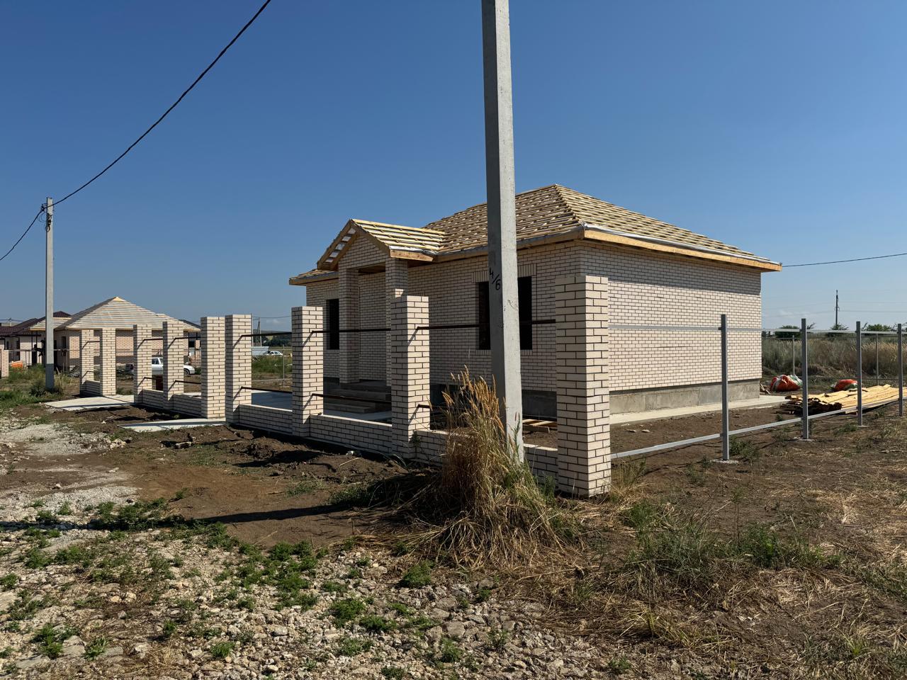 Сейчас строим в Крыму, в поселке Приморском, дома 75м2