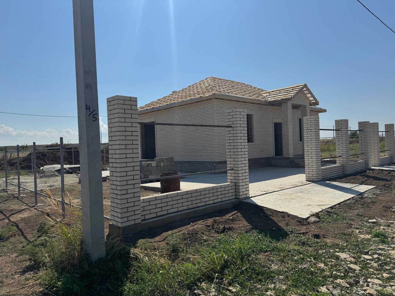 Сейчас строим в Крыму, в поселке Приморском, дома 75м2