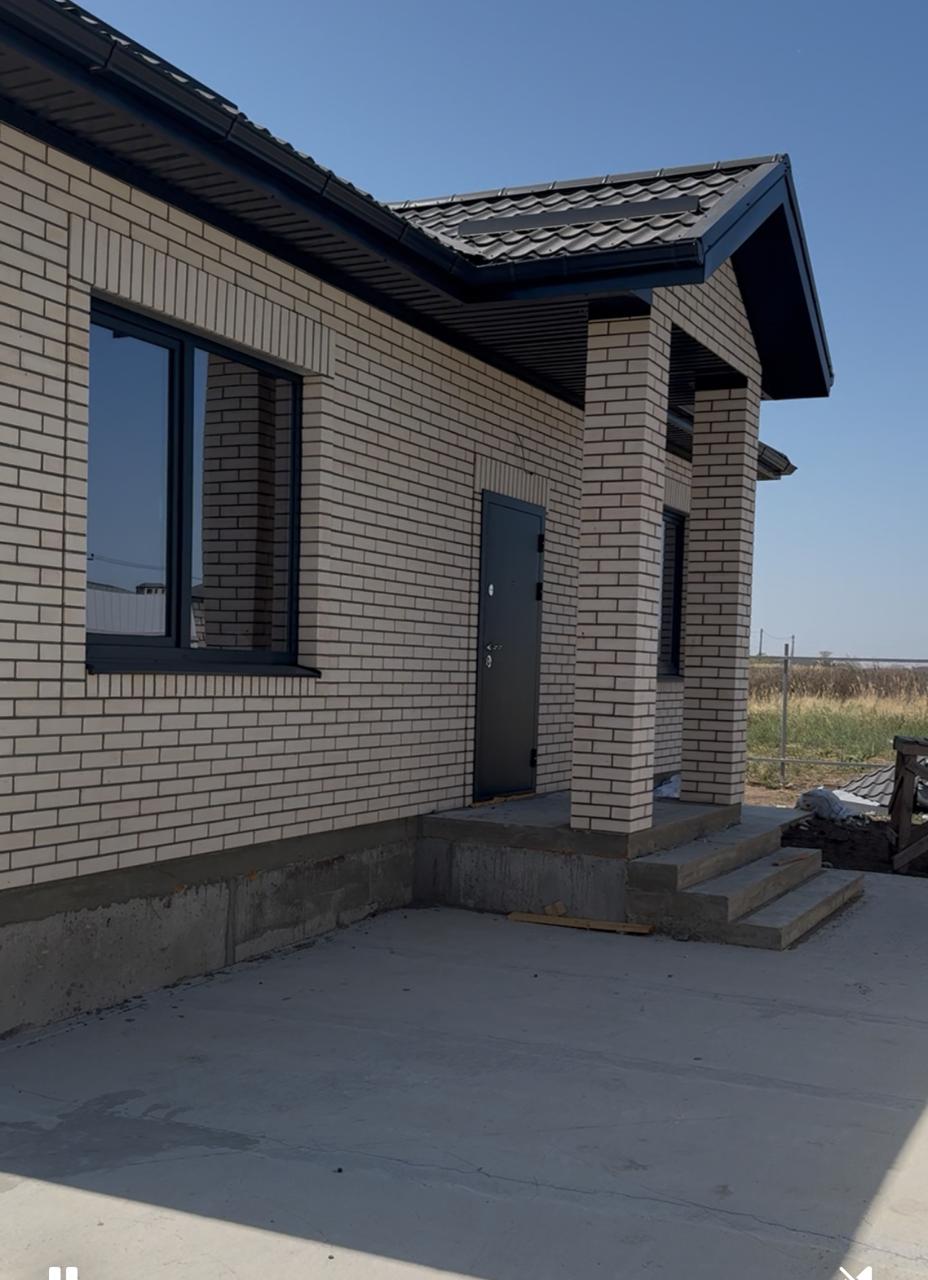 Сейчас строим в Крыму, в поселке Приморском, дома 75м2