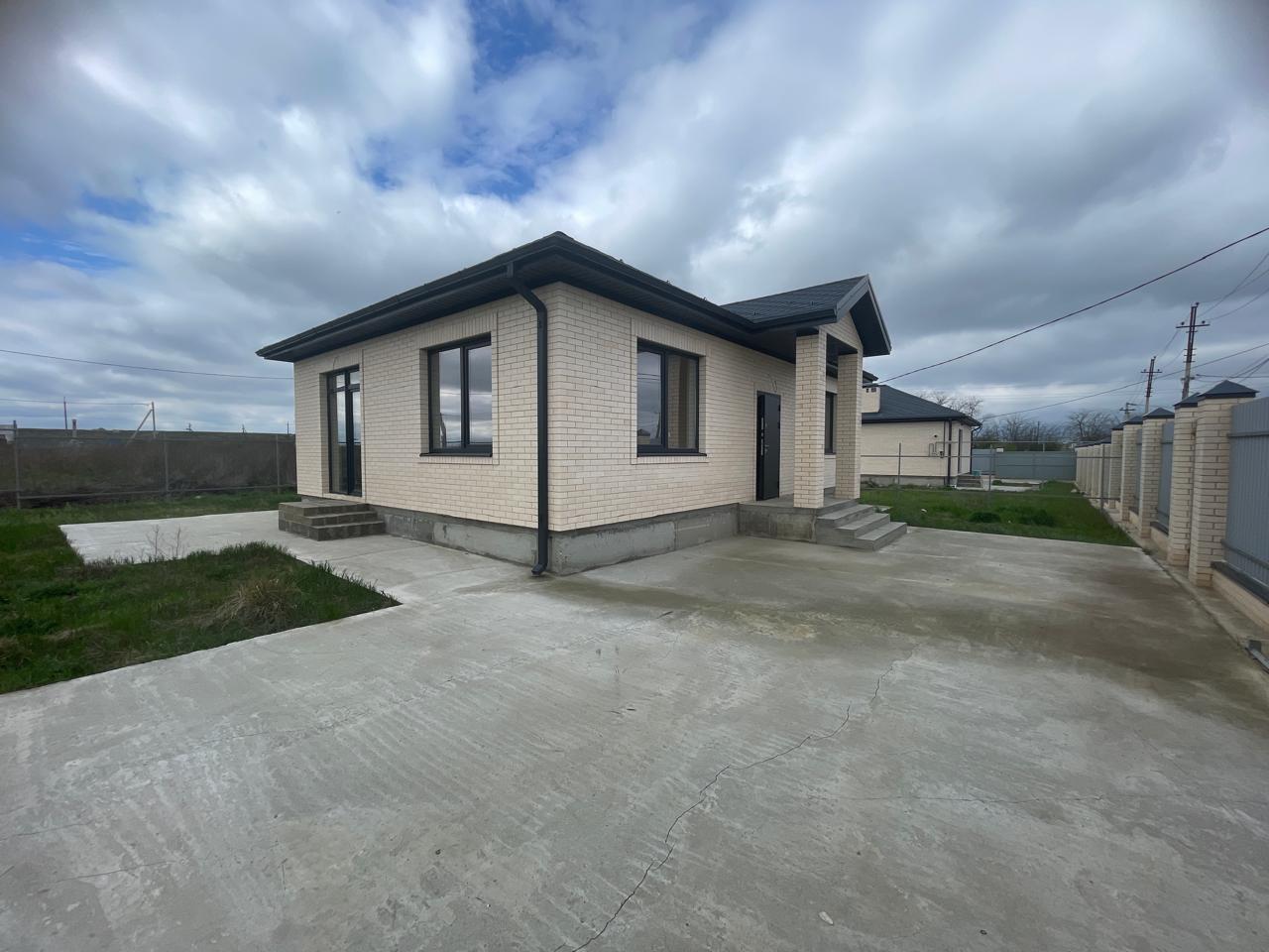 Сейчас строим в Крыму, в поселке Приморском, дома 75м2