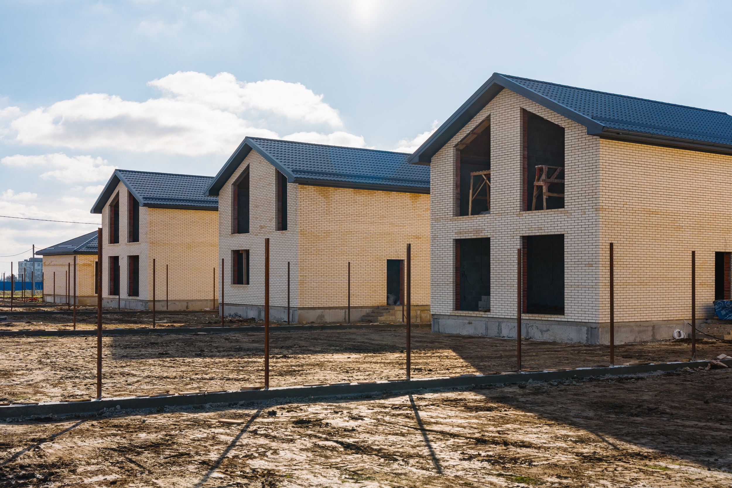 Сейчас строим в Крыму, в поселке Приморском, дома 140м2