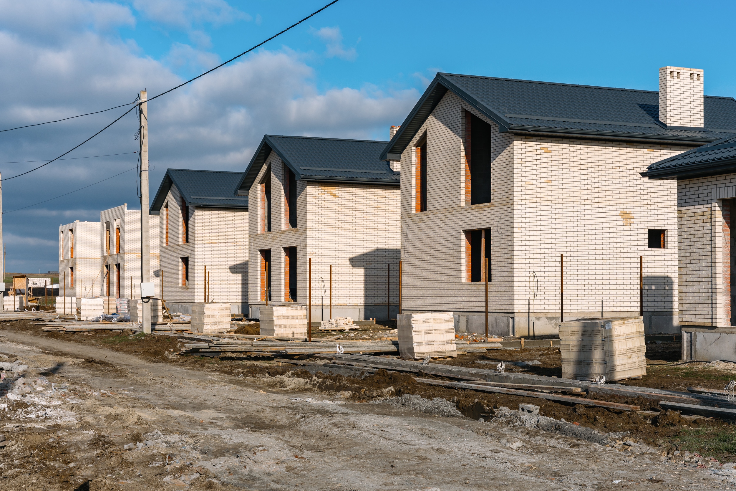 Сейчас строим в Крыму, в поселке Приморском, дома 140м2