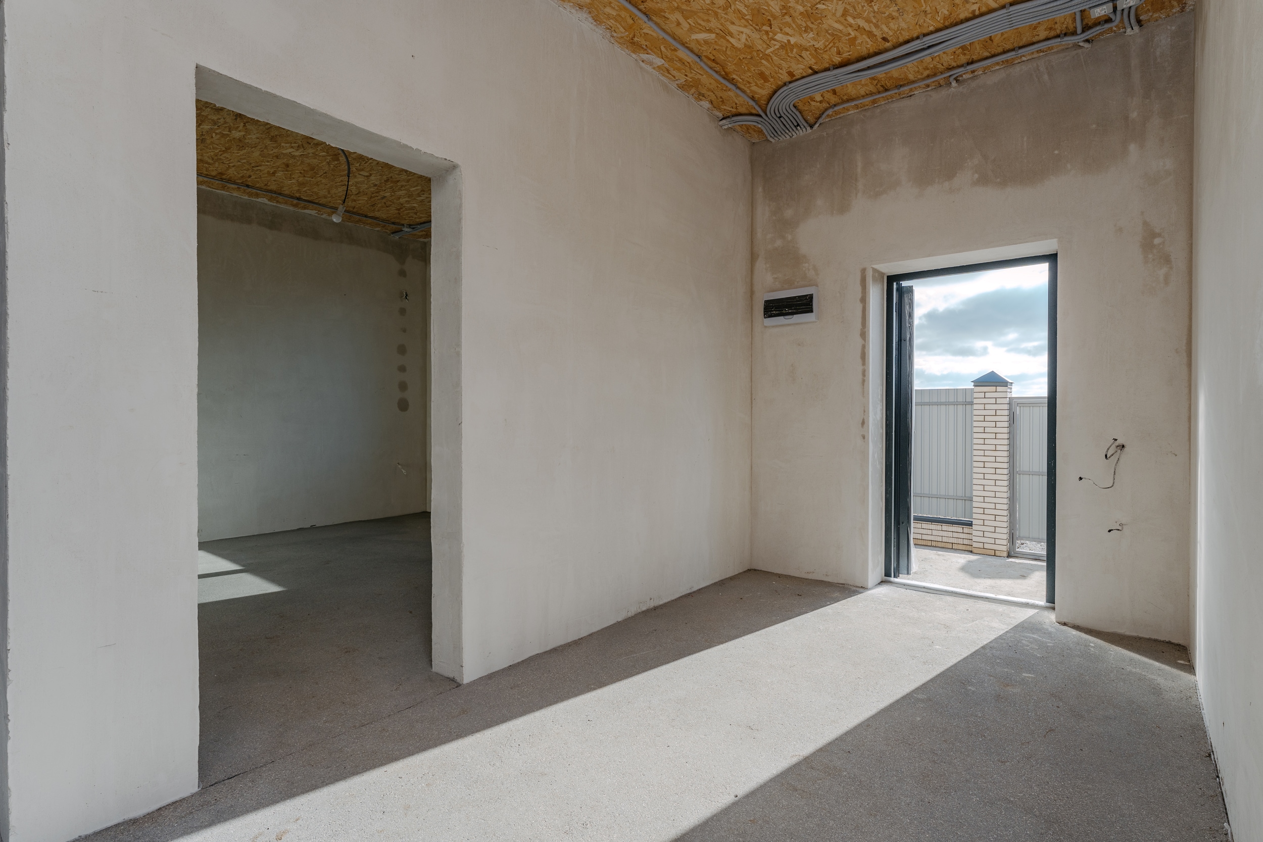 Сейчас строим в Крыму, в поселке Приморском, дома 93м2