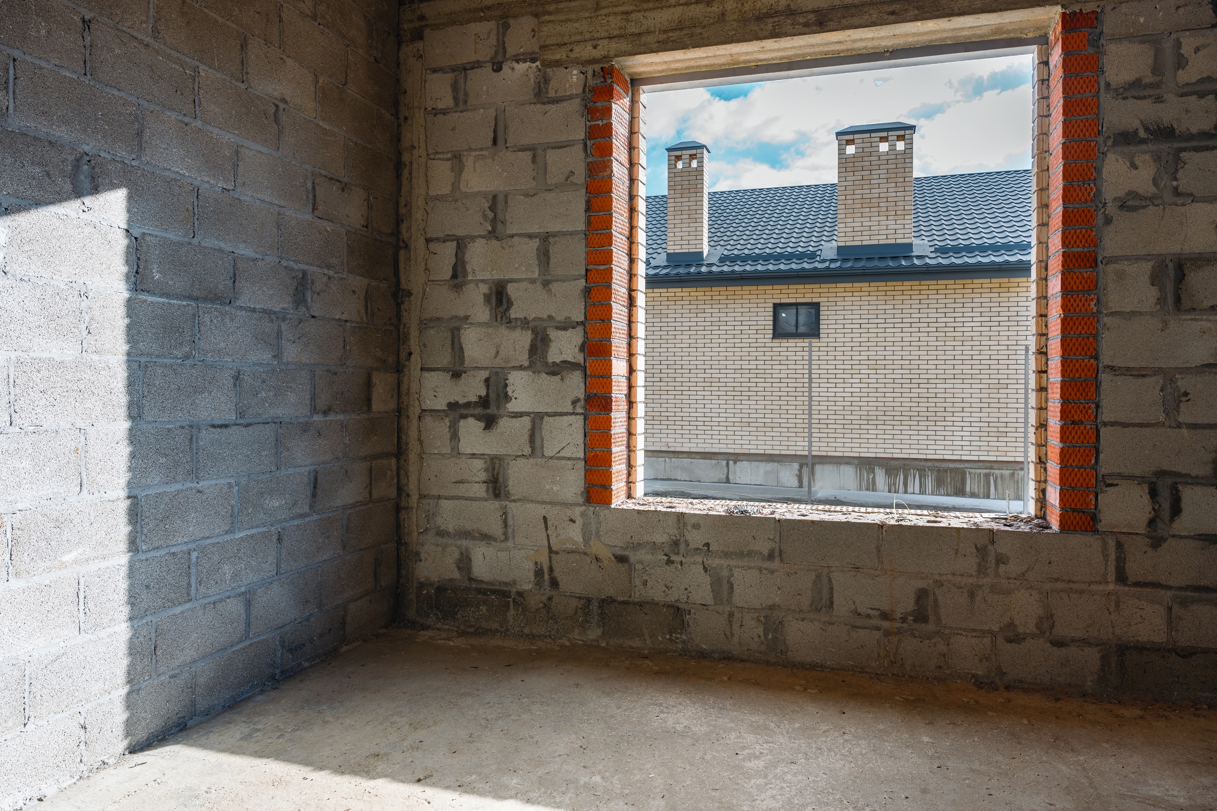 Сейчас строим в Крыму, в поселке Приморском, дома 93м2