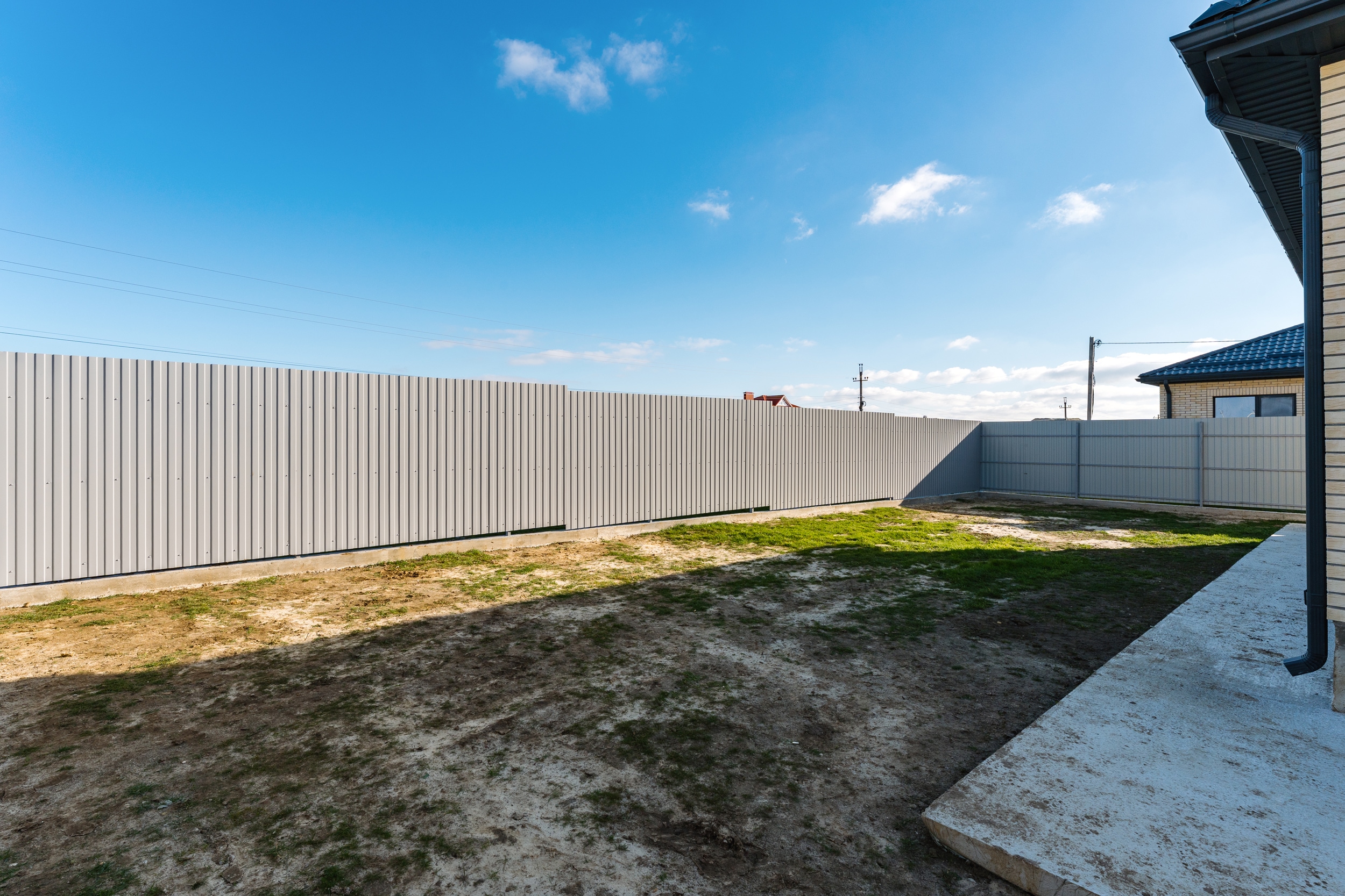 Сейчас строим в Крыму, в поселке Приморском, дома 75м2