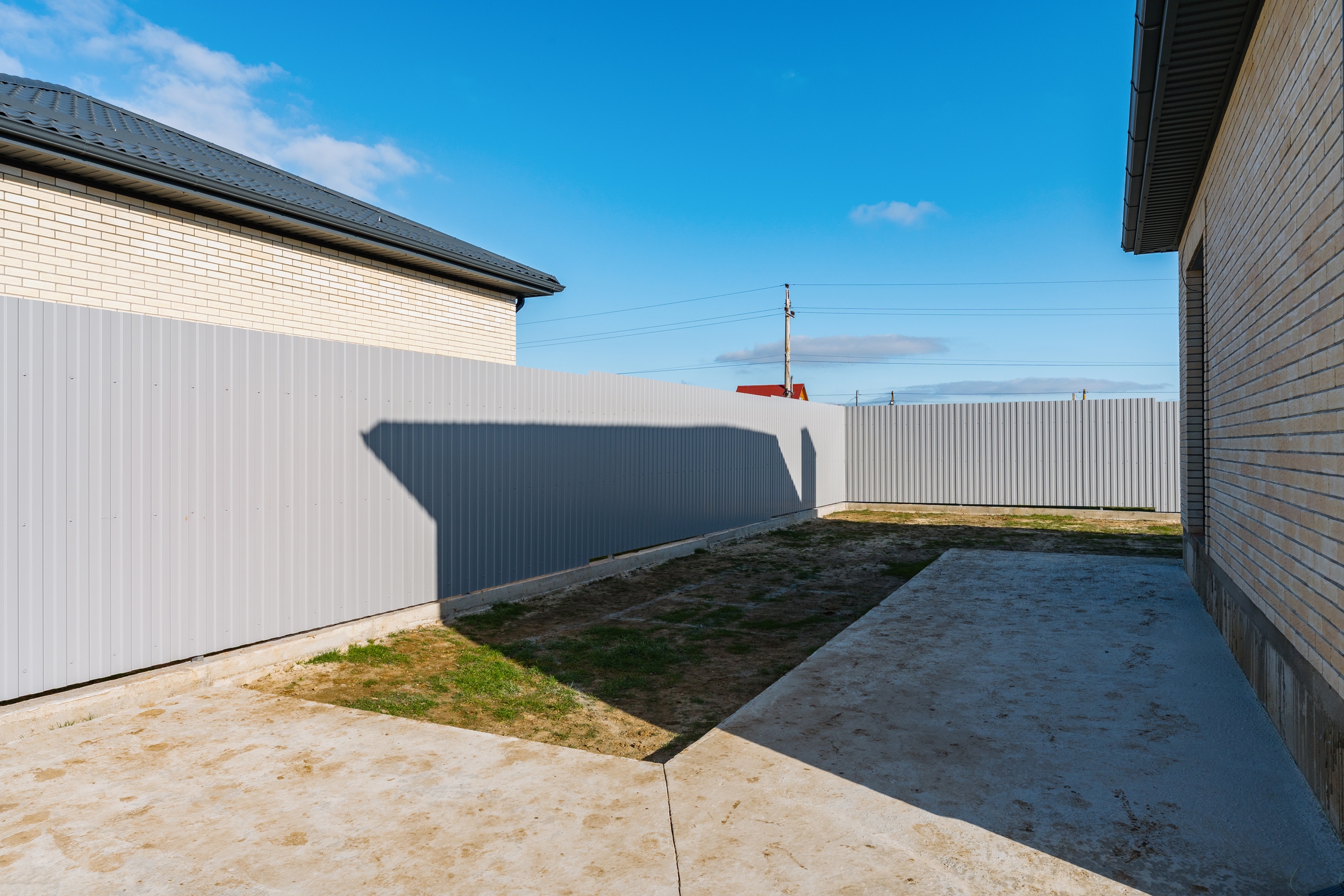 Сейчас строим в Крыму, в поселке Приморском, дома 75м2