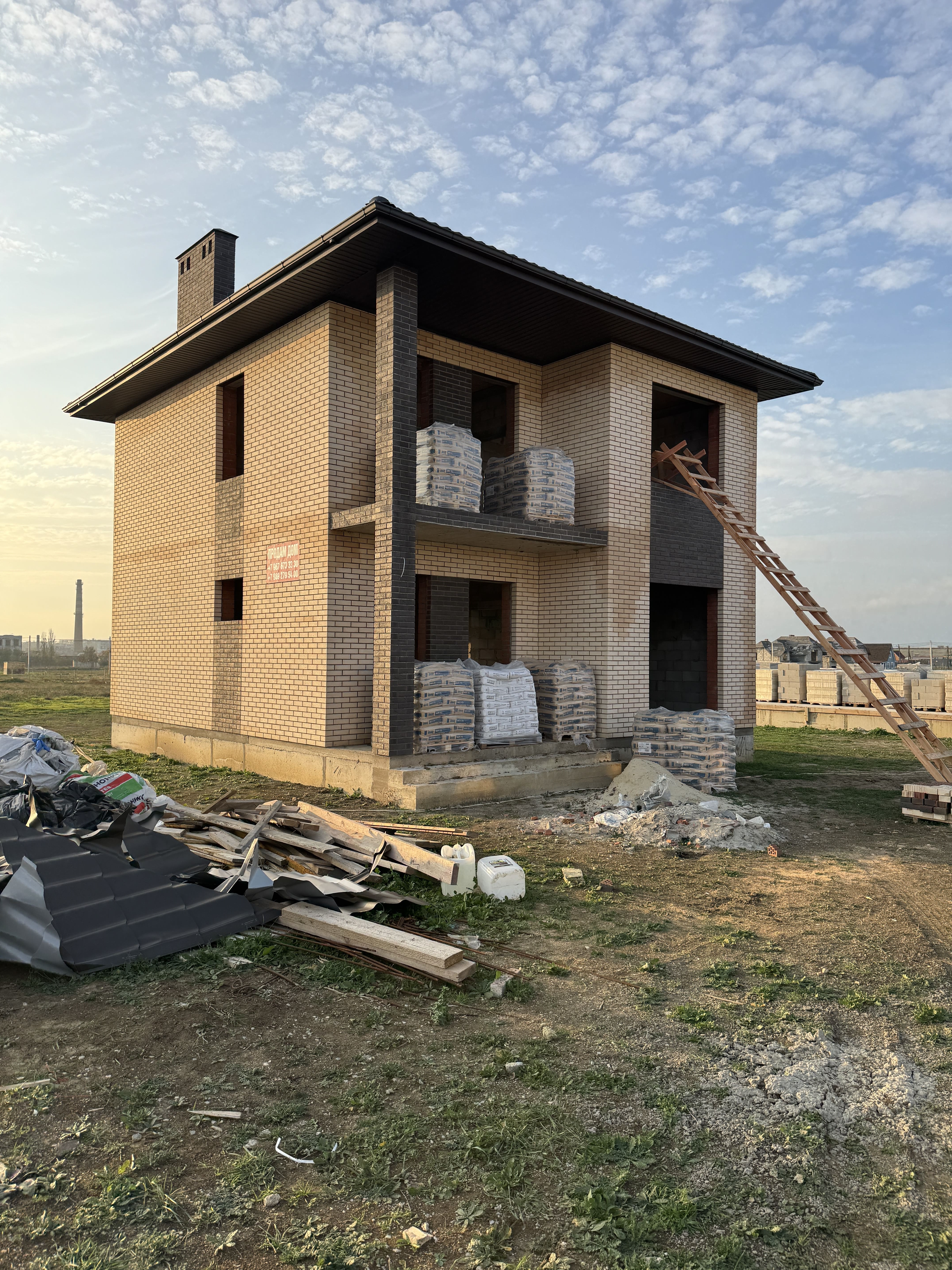 Сейчас строим в Крыму, в поселке Приморском, дом 138м2