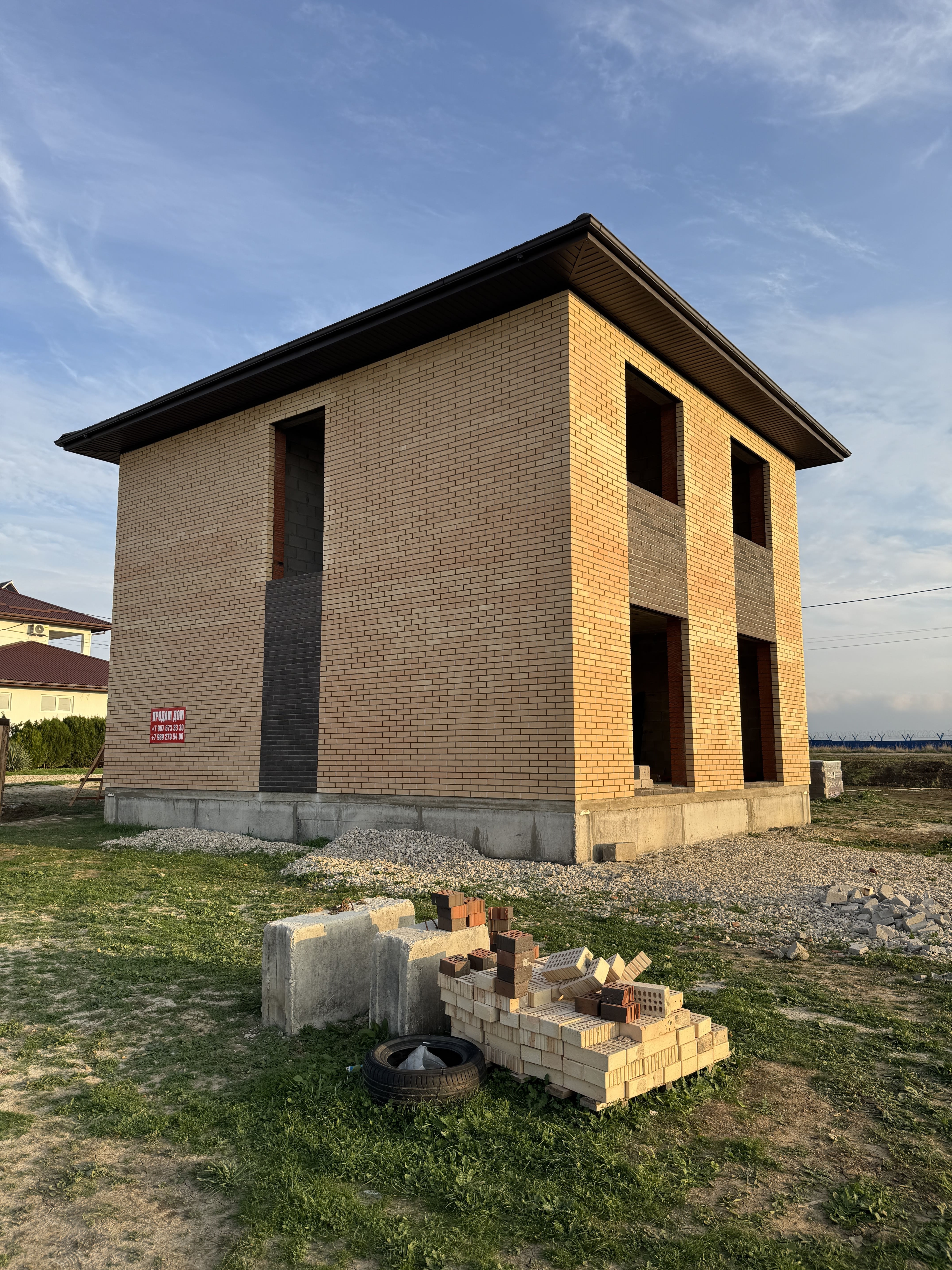 Сейчас строим в Крыму, в поселке Приморском, дом 138м2